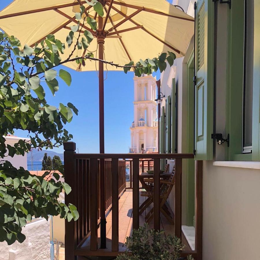 Luca'S Houses Chalki Town Екстериор снимка