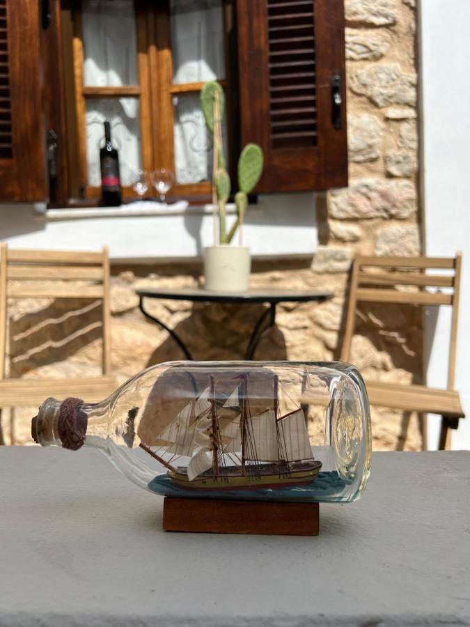 Luca'S Houses Chalki Town Екстериор снимка
