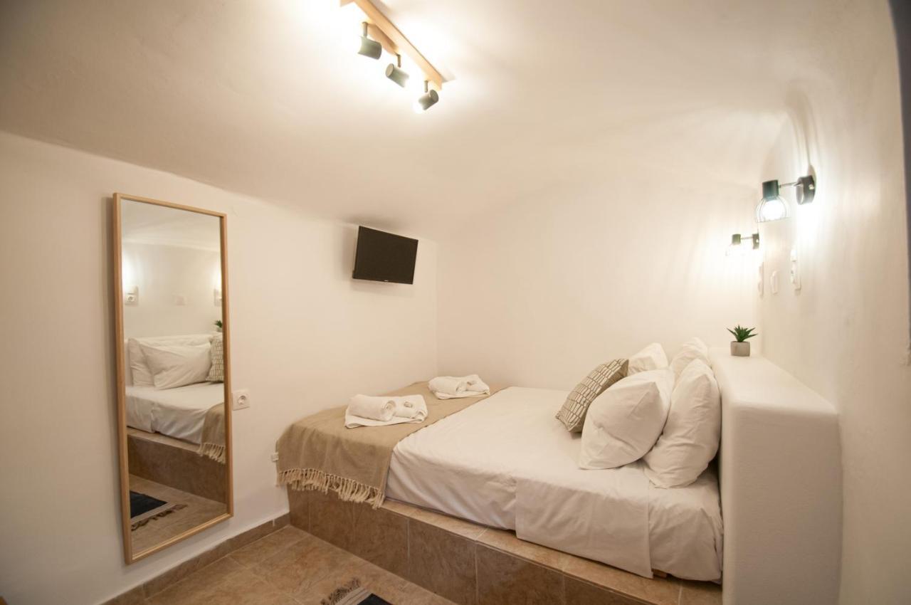 Luca'S Houses Chalki Town Екстериор снимка