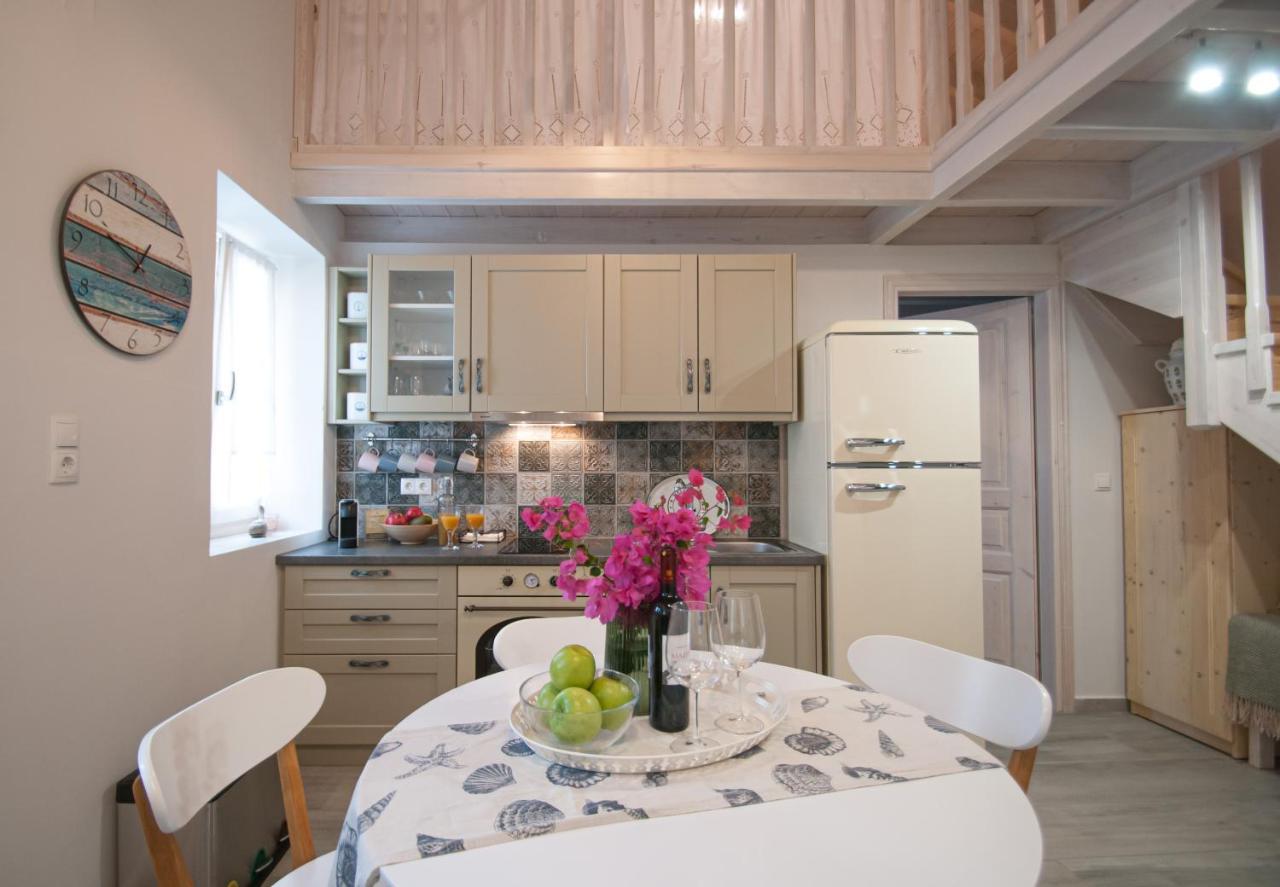 Luca'S Houses Chalki Town Екстериор снимка