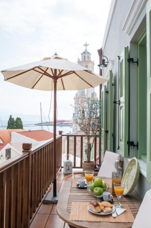 Luca'S Houses Chalki Town Екстериор снимка
