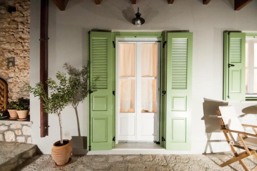 Luca'S Houses Chalki Town Екстериор снимка