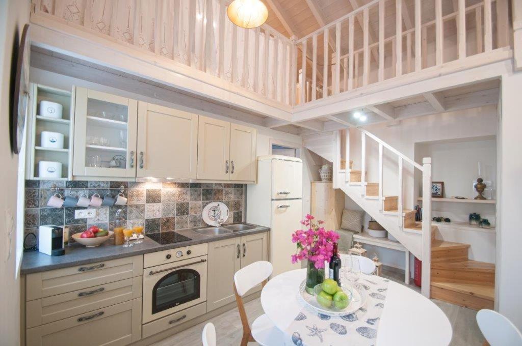 Luca'S Houses Chalki Town Екстериор снимка